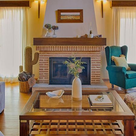 Sabina Hotel Аренас де Сан Педро Екстериор снимка